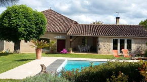 Appartement charmant à Castéra-Lectourois avec piscine partagée